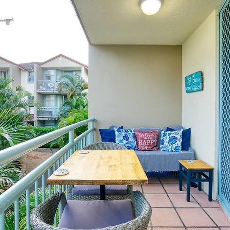 Hola Kirra - Ocean Blue Beachfront Oasis With Balcony Lejlighed Gold Coast Eksteriør billede