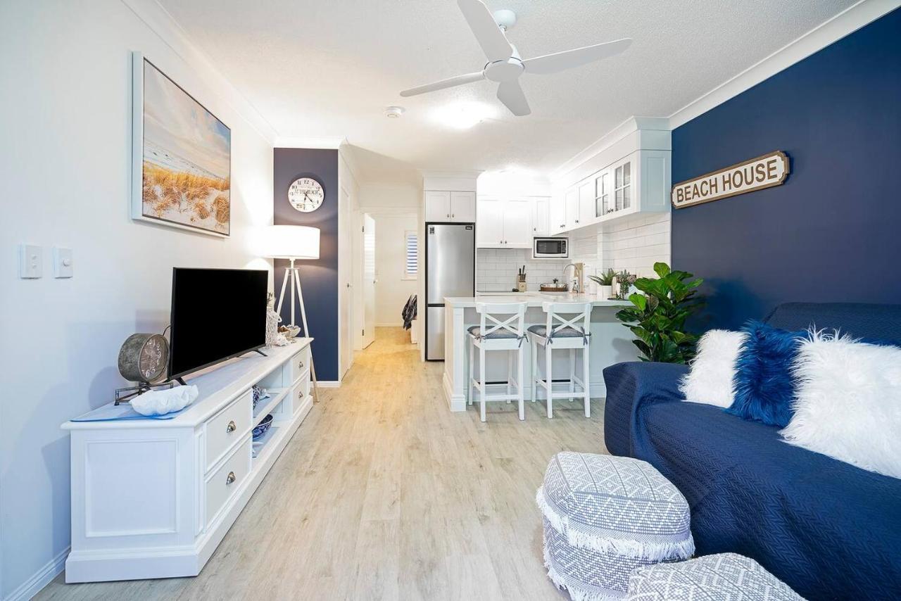 Hola Kirra - Ocean Blue Beachfront Oasis With Balcony Lejlighed Gold Coast Eksteriør billede