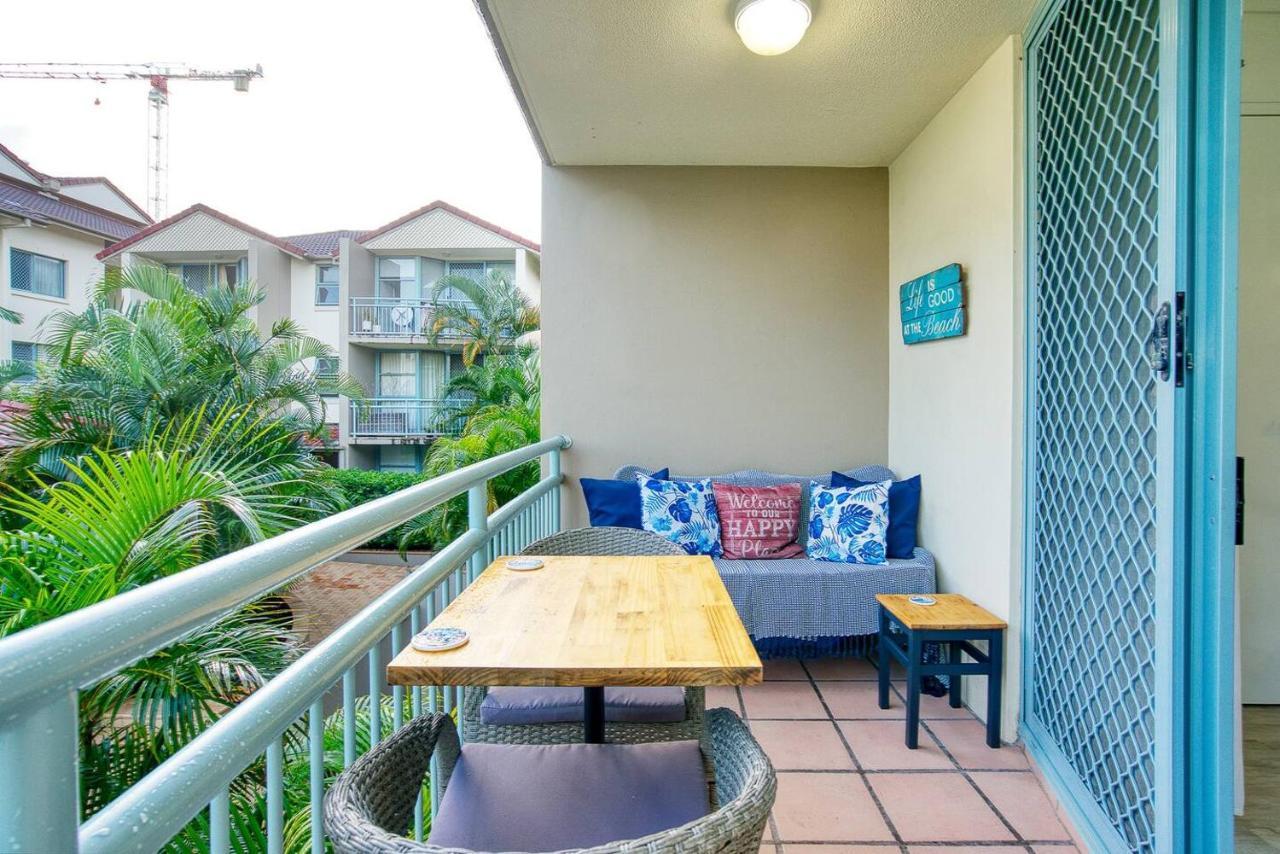 Hola Kirra - Ocean Blue Beachfront Oasis With Balcony Lejlighed Gold Coast Eksteriør billede