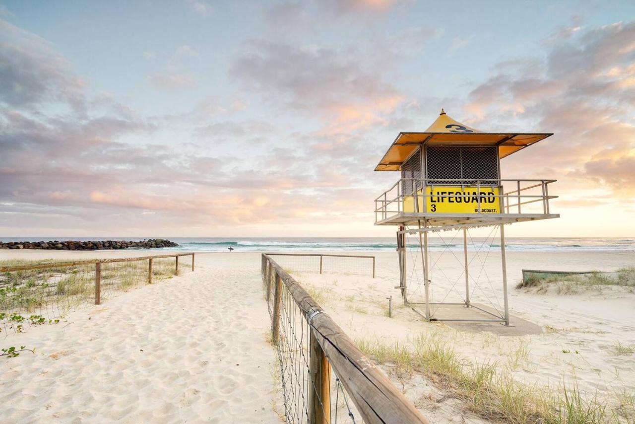 Hola Kirra - Ocean Blue Beachfront Oasis With Balcony Lejlighed Gold Coast Eksteriør billede