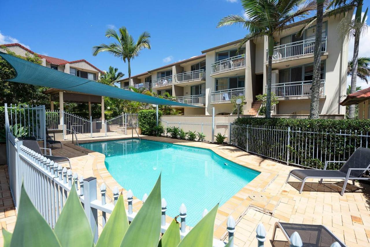 Hola Kirra - Ocean Blue Beachfront Oasis With Balcony Lejlighed Gold Coast Eksteriør billede