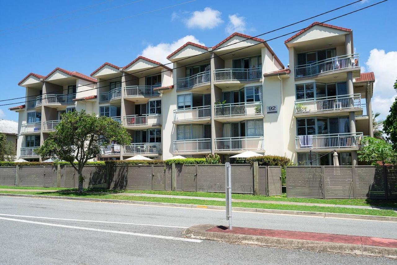 Hola Kirra - Ocean Blue Beachfront Oasis With Balcony Lejlighed Gold Coast Eksteriør billede